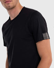 Load image into Gallery viewer, REPLAY R0982660M3590 BLACK CREW TEE
