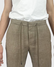 Load image into Gallery viewer, FRANCKINO SARTORIA FSS24 LIN1 SLUB JOGGER - BRN TROUSER
